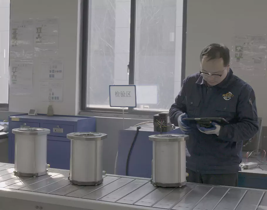 A principal força motriz que lidera a era da alta eficiência e conservação de energia